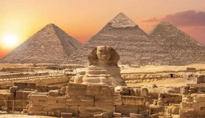 oldest and largest at Giza.